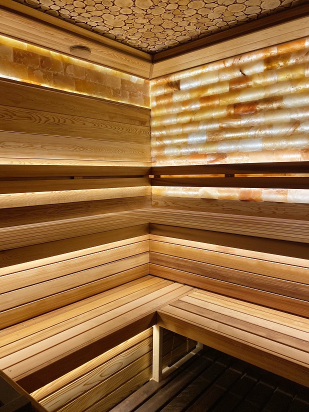 Сауна с потолочным панно