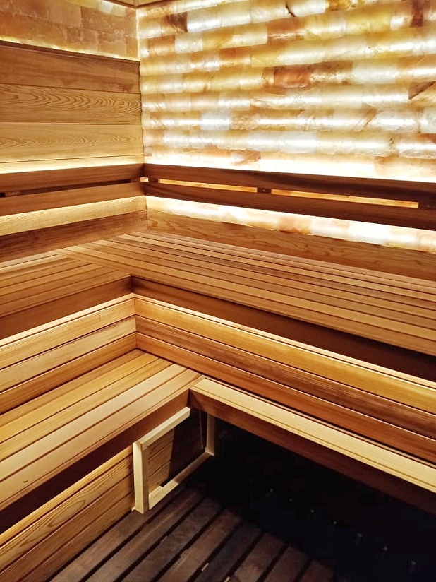 Сауна с потолочным панно