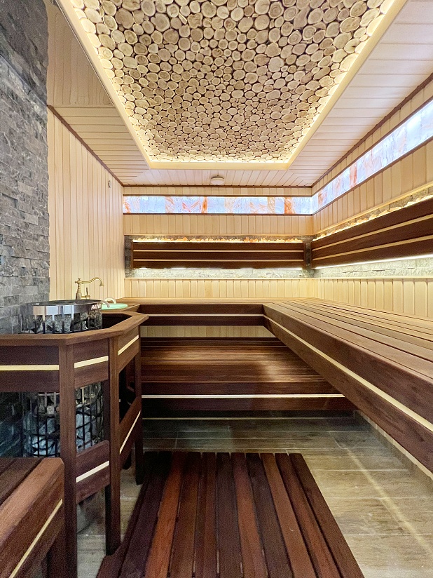 Сауна со стильной отделкой в доме