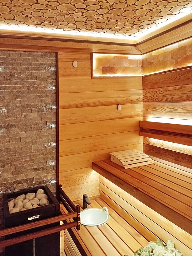 Сауна с потолочным панно
